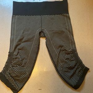 Lululemon seamless crops.